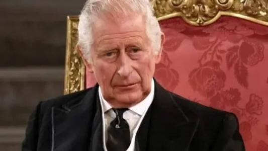 A cerimônia acontece no dia 6 de maio, na Abadia de Westminster
