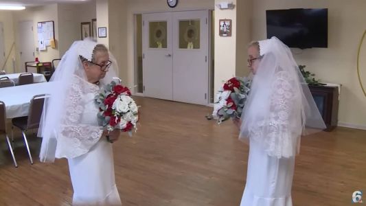 A cerimônia aconteceu na casa de repouso em que vive