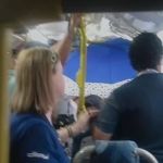 Vídeo: Passageira abre guarda-chuva dentro de Move em BH por conta de goteira em ônibus