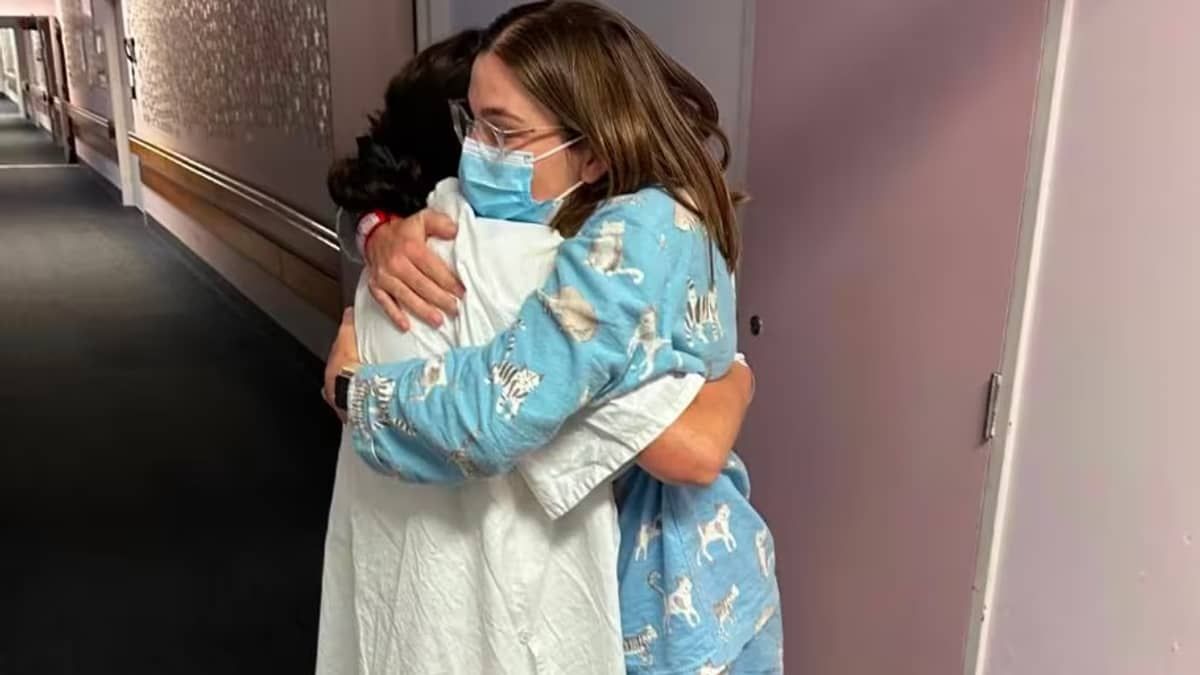 Mãe doa útero para filha que sonhava em engravidar 