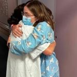 Mãe doa útero para filha que sonhava em engravidar 