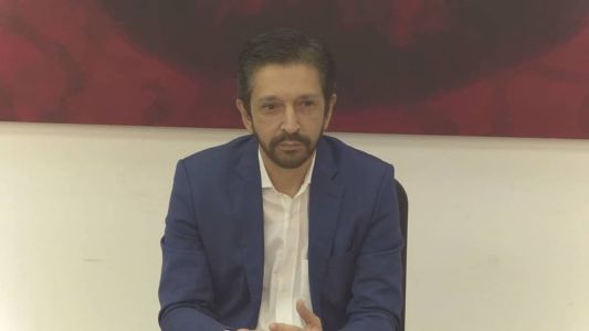 À CNN, prefeito de SP fala sobre relação com Lula e diz que teve proximidade com Bolsonaro.