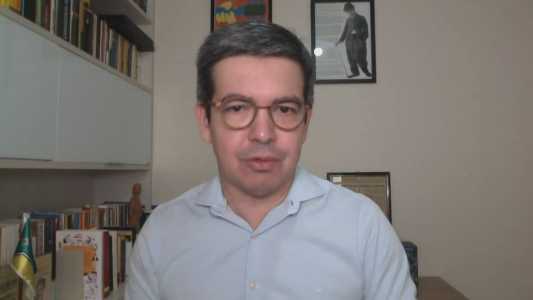 À CNN, Randolfe Rodrigues não descarta filiação ao PT, mas pede tempo para reflexão.