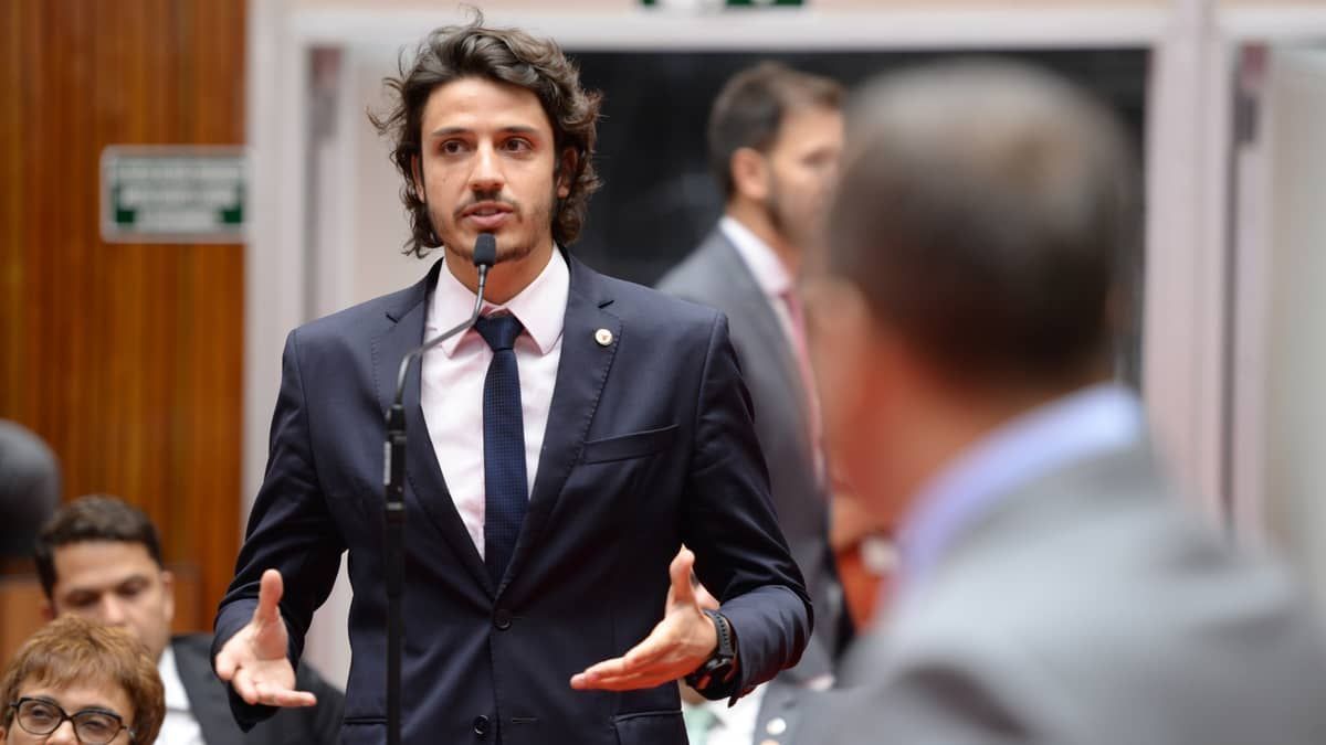 Deputado mineiro vai decidir entre amizade e partido em eleição da Assembleia