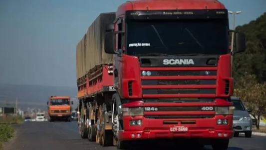 A coluna apurou que a decisão de adiar o anúncio se deu por conta de uma mobilização de prefeitos de todo o país em Brasília para debater a reforma tributária