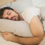 Estudo aponta que dormir pouco pode aumentar risco de doenças arteriais