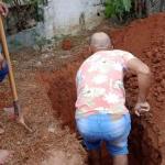 Filho abre sepultura do próprio pai para enterro em cemitério municipal de Minas