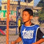 Criança que morreu com tiro na cabeça enquanto brincava seria vítima da guerra entre milicianos no RJ 