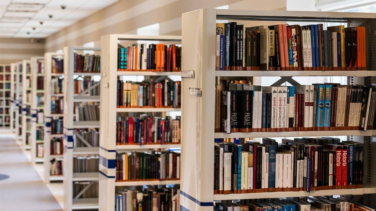 Funcionário obrigado a comprar livros para bater meta de vendas será indenizado
