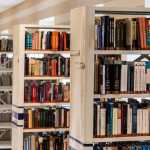 Funcionário obrigado a comprar livros para bater meta de vendas será indenizado