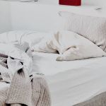 Porteiro de prédio é demitido após ser encontrado dormindo na cama de moradora em São Paulo