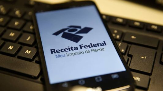 Declaração anual do Imposto de Renda 2023 deve ser feita entre os dias 15 de março e 31 de maio
