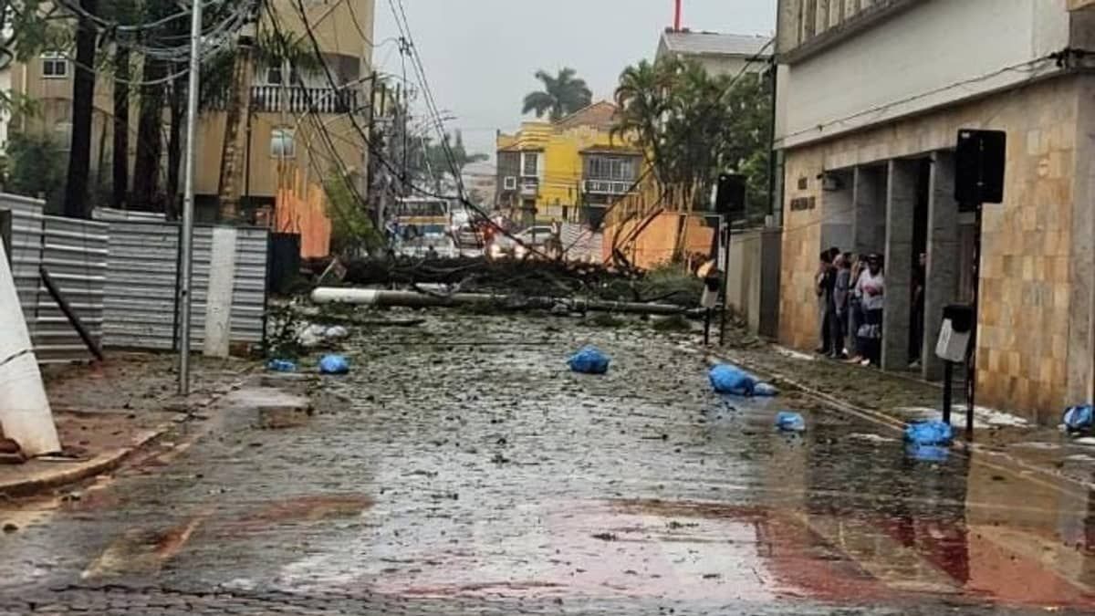 Vídeo: chuva de granizo em Itabirito dura mais de meia hora e assusta moradores