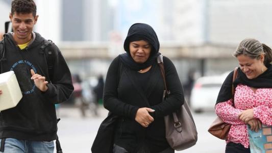 A Defesa Civil já tinha feito um alerta para baixa temperatura nas primeiras horas da manhã até segunda (24)