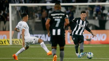 A defesa do Botafogo, do capitão Victor Cuesta, é um dos pilares do Glorioso