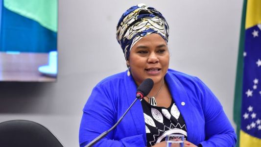 A deputada Dandara, relatora do processo da revisão da Lei de Cotas