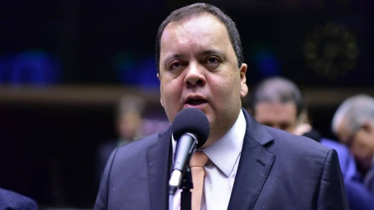 Líder na Câmara propõe mudança à desoneração da folha, mas governo defende debater tema em reforma do IR