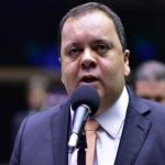 Líder na Câmara propõe mudança à desoneração da folha, mas governo defende debater tema em reforma do IR