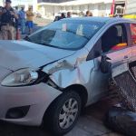 Idosa é prensada em muro de casa por carro e fica em estado grave, em Minas Gerais