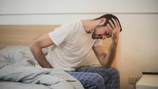 A dor de estômago e indigestão frequente podem estar associadas ao câncer de pâncreas