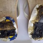 Mulher tenta visitar marido com droga escondida nos chinelos e acaba presa