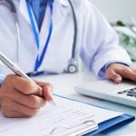 Falsos médicos são presos em MG: dupla usava documento de profissional morto e distribuía receitas de remédio controlado