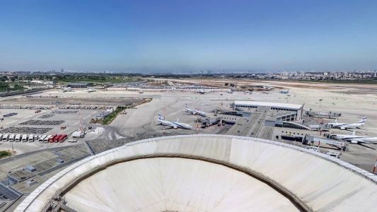 A dupla tentou viajar para Bruxelas, na Bélgica, em um voo da empresa Ryanair, mas sem pagar a passagem do filho