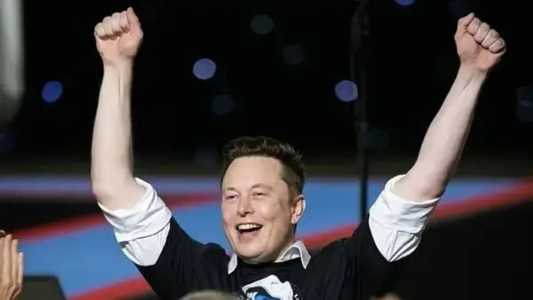 A empresa de veículos elétricos Tesla anunciou, em abril, que construiria uma nova fábrica de baterias em Xangai