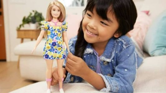 A empresa Mattel lançou a primeira Barbie com Sindrome de Down nesta terça-feira (25)