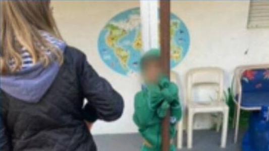 A escola atendia crianças de 08 meses à 08 anos.