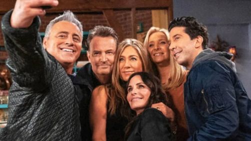 A escolha do local do enterro foi aparentemente carregada de significado, uma vez que o cemitério está localizado a poucos metros dos estúdios da Warner, onde a série foi gravada