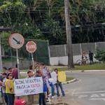 Familiares e amigos protestam pedindo Justiça no caso do assassinato de ciclista de Timóteo