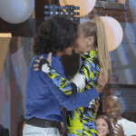 André Gonçalves e Danielle Winits se beijam em reencontro na final de A Fazenda 15; veja