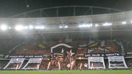 A festa na arquibancada do Botafogo no Estádio Nilton Santos