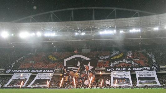 A festa na arquibancada do Botafogo no Estádio Nilton Santos