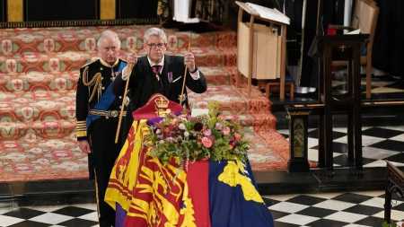 A fortuna de Charles III é maior que a fortuna que pertencia à rainha Elizabeth II?