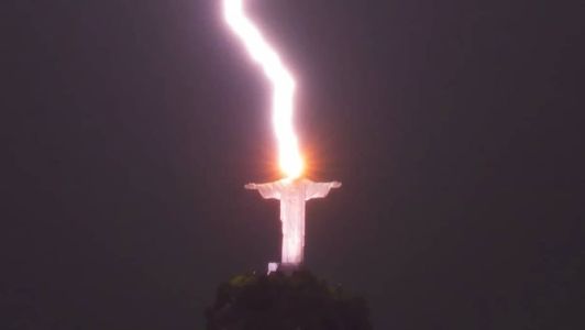 A foto também foi compartilhada pela conta oficial do Santuário do Cristo Redentor