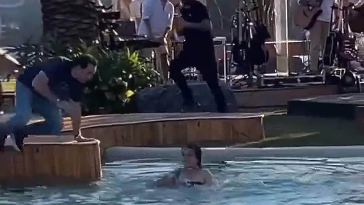Vídeo: fã cai na piscina e se afoga durante gravação do DVD de Gusttavo Lima