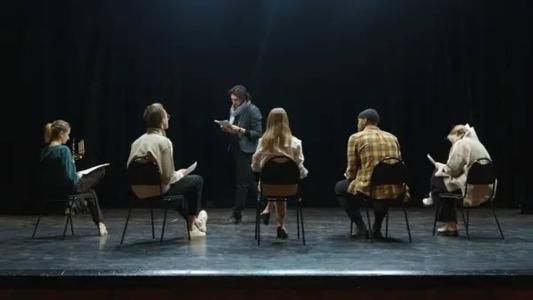 A greve começou após o fracasso dos diálogos entre o sindicato de roteiristas dos Estados Unidos e a Aliança de Produtores de Cinema e Televisão
