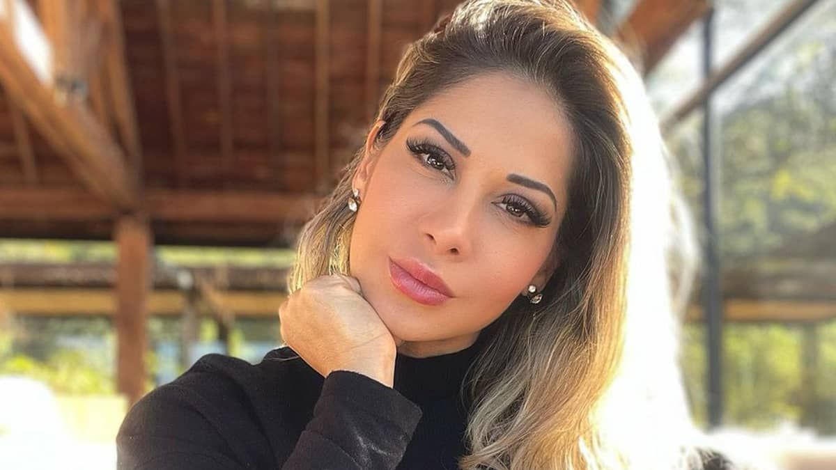 Maíra Cardi usa Bíblia para defender Larissa Manoela em briga com os pais 