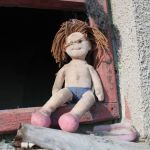 Mulher é presa suspeita de receber por estupro da própria filha de 7 anos no interior de Minas