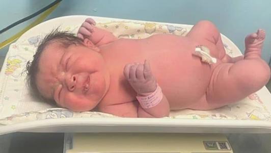 A mãe, Luciana Brandt, contou que não esperava que a menina nascesse tão grande