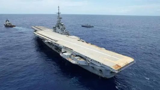 A marinha diz que o objetivo de afundar a embarcação é reduzir impacto no meio ambiente