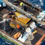 Pescadores desaparecidos há seis dias são resgatados à deriva em alto mar no litoral brasileiro