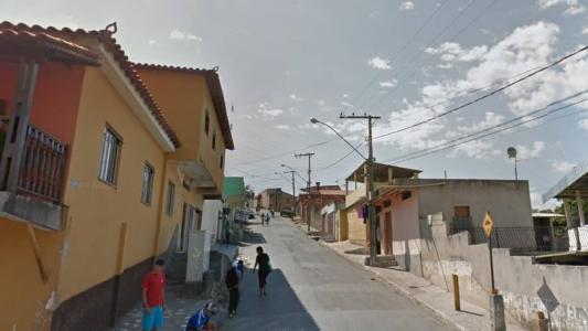 A menina teria sido abordada em uma das ruas principais do bairro General Carneiro