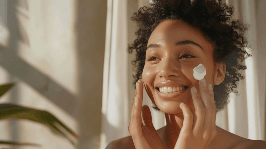 A moda do autocuidado: como rituais de beleza e estilo dialogam com saúde mental