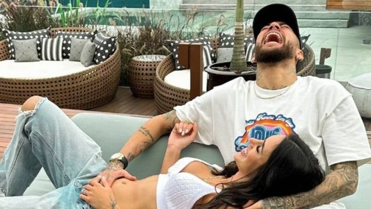 A modelo e influenciadora afirmou que a gestação foi planejada e que filmou sua reação ao descobrir o positivo