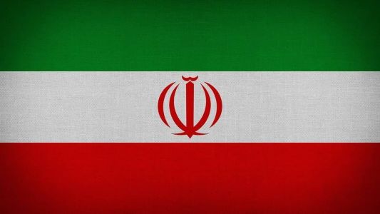 A morte desencadeou uma onda de protestos no Irã por semanas, nos quais muitas mulheres tiraram o véu islâmico em desafio à liderança do guia supremo, o aiatolá Ali Khamenei