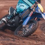 Homem sem habilitação e embriagado é preso com moto furtada do ex-patrão na BR-040
