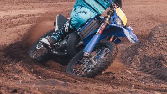 A moto furtado é de modelo usado em trilha
